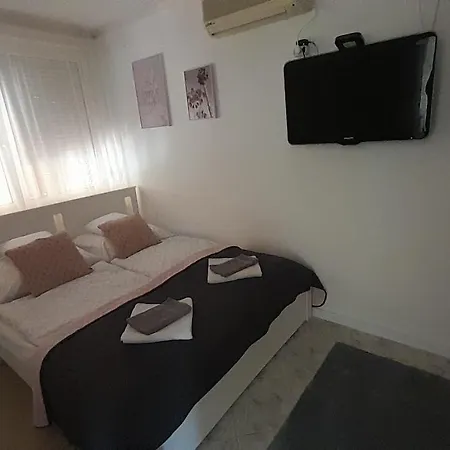 Iza Vendeghaz Holiday home *